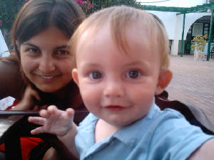 joeywithmummy.jpg